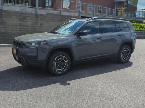 Sting Gray Clearcoat 2026 Jeep Cherokee LAREDO/LIMITED