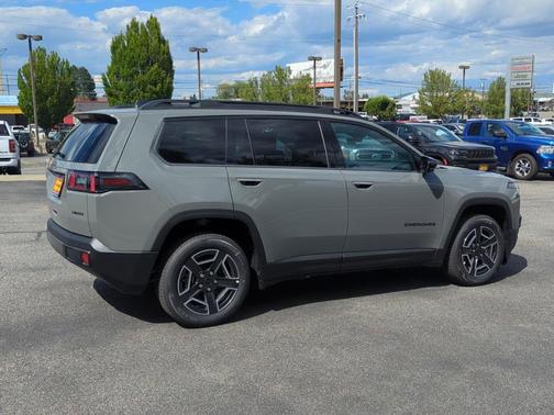 Sting Gray Clearcoat 2026 Jeep Cherokee LAREDO/LIMITED
