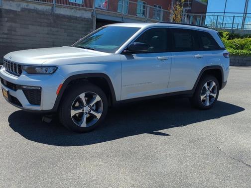 Silver Zynith 2026 Jeep Grand Cherokee Limited