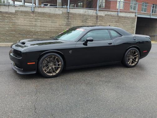Pitch Black Clearcoat 2022 Dodge Challenger SRT Hellcat