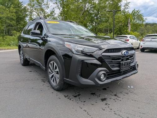 Crystal Black Silica 2025 Subaru Outback Premium