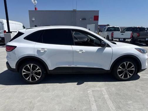 OXFORD WHITE 2022 Ford Escape SE