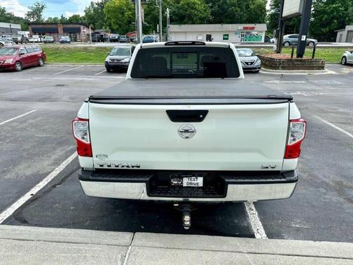 2017 Nissan Titan SV