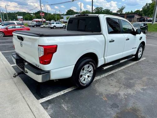 2017 Nissan Titan SV