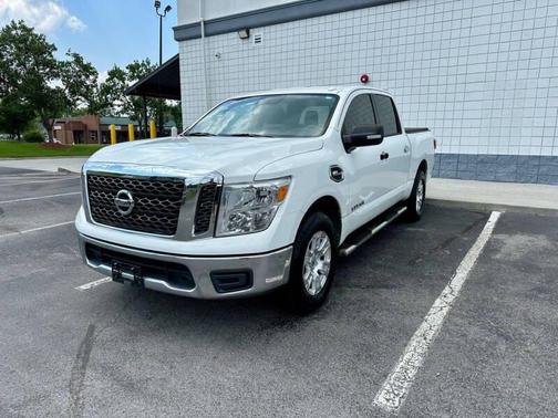 2017 Nissan Titan SV