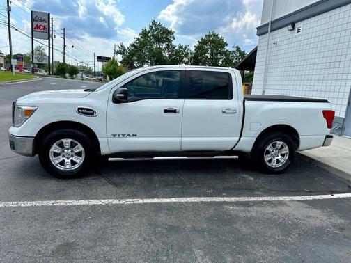 2017 Nissan Titan SV