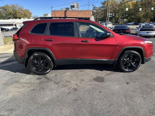 2017 Jeep Cherokee Sport