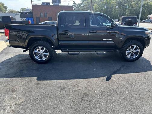 2017 Toyota Tacoma SR5