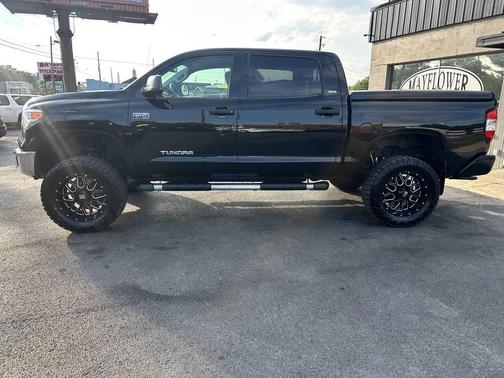 2017 Toyota Tundra SR5