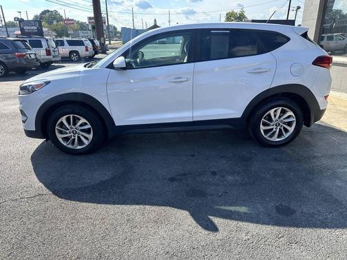 2016 Hyundai TUCSON SE