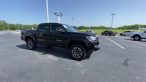 Photo 2 of 29 of 2020 Toyota Tacoma SR5