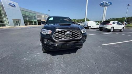 Photo 3 of 29 of 2020 Toyota Tacoma SR5