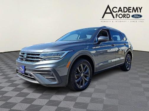 Platinum Gray Metallic 2022 Volkswagen Tiguan 2.0T SE