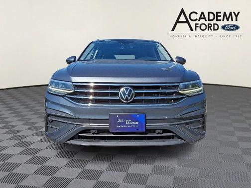 Platinum Gray Metallic 2022 Volkswagen Tiguan 2.0T SE
