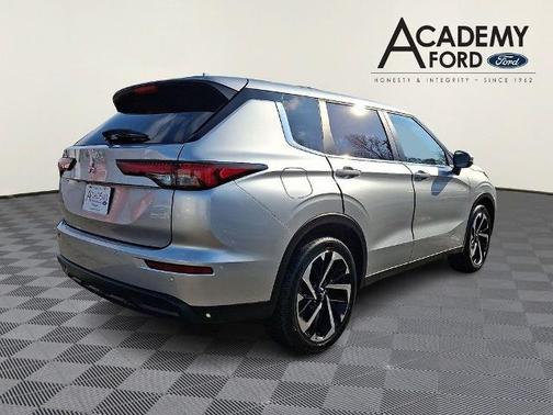 2022 Mitsubishi Outlander ES