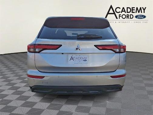 2022 Mitsubishi Outlander ES