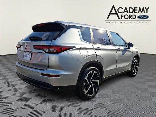 2022 Mitsubishi Outlander ES