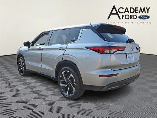 2022 Mitsubishi Outlander ES