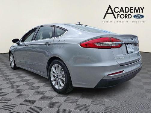 ICONIC SILVER 2020 Ford Fusion SE