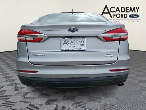 ICONIC SILVER 2020 Ford Fusion SE