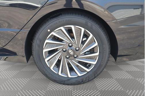 2025 Hyundai SONATA Hybrid SE