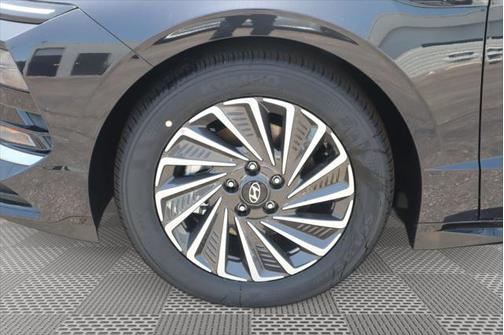 2025 Hyundai SONATA Hybrid SE