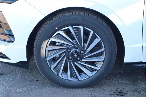 2025 Hyundai SONATA Hybrid SE