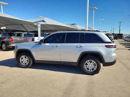 2024 Jeep Grand Cherokee Laredo