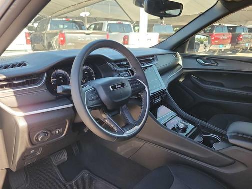 2024 Jeep Grand Cherokee Laredo