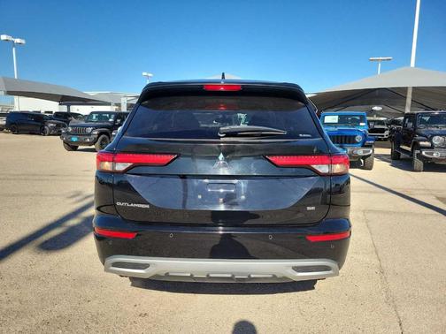 2024 Mitsubishi Outlander SE