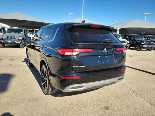 2024 Mitsubishi Outlander SE