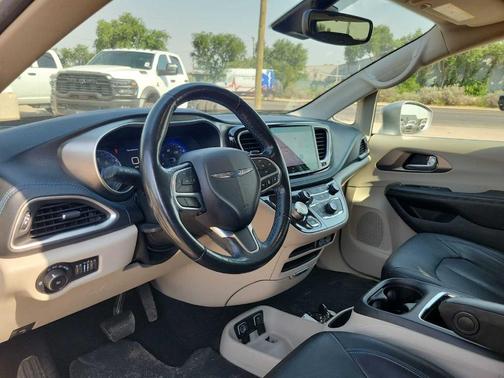 2021 Chrysler Pacifica Touring-L