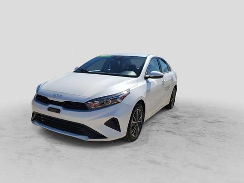 Snow White Pearl 2023 Kia Forte LXS