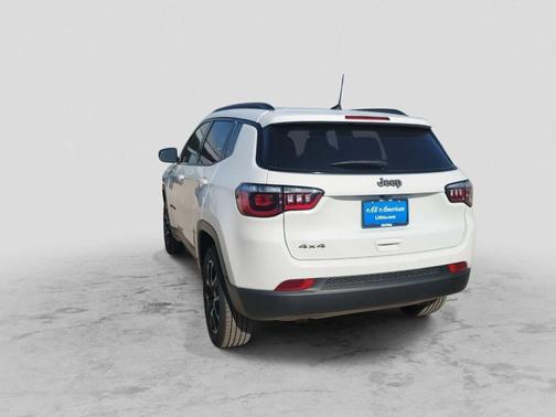 Bright White Clearcoat 2026 Jeep Compass Latitude