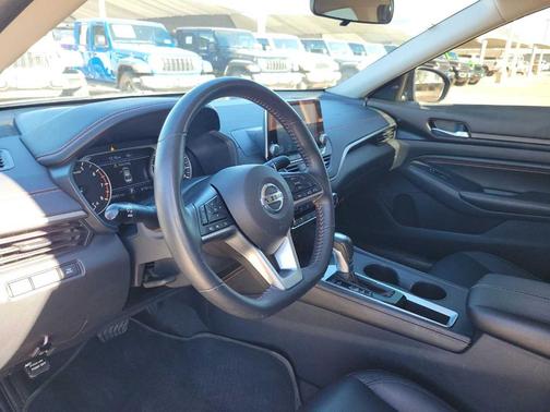 2022 Nissan Altima 2.0 SR