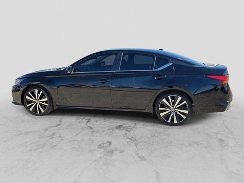 2022 Nissan Altima 2.0 SR