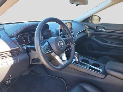 2022 Nissan Altima 2.0 SR