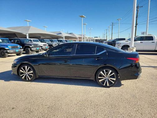 2022 Nissan Altima 2.0 SR