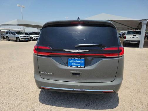 2025 Chrysler Pacifica Select