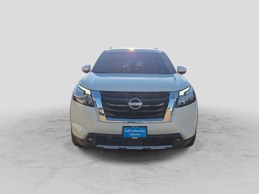 White 2022 Nissan Pathfinder Platinum