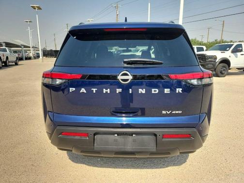 2024 Nissan Pathfinder SV