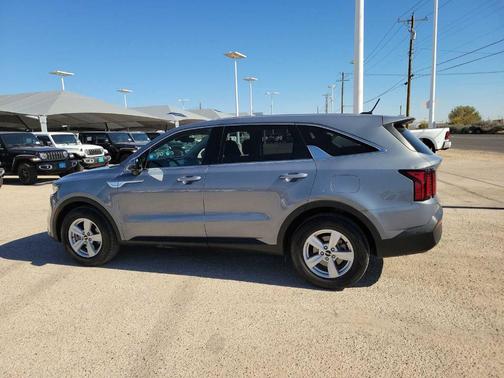 2022 Kia Sorento LX