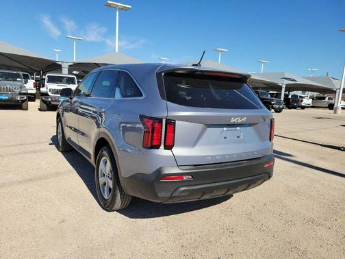 2022 Kia Sorento LX