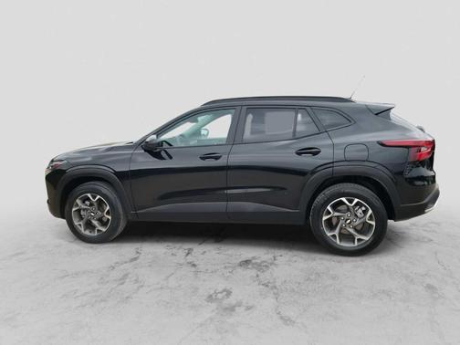 Mosaic Black Metallic 2024 Chevrolet Trax LT