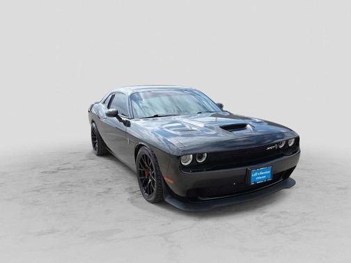 Pitch Black Clearcoat 2016 Dodge Challenger SRT Hellcat