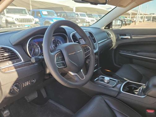 2022 Chrysler 300 Touring L