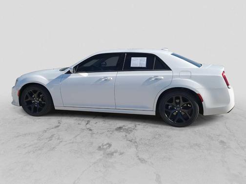 2022 Chrysler 300 Touring L