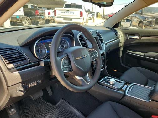 2023 Chrysler 300 Touring