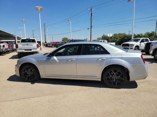 2023 Chrysler 300 Touring