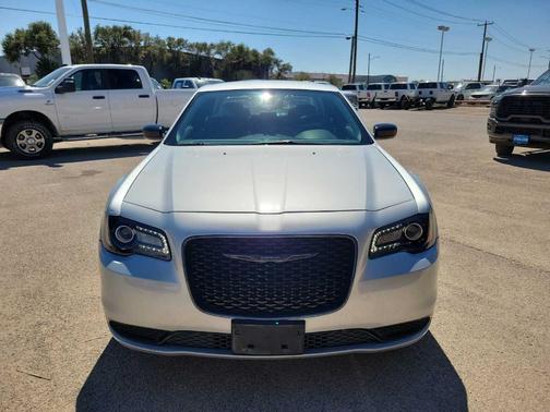 2023 Chrysler 300 Touring